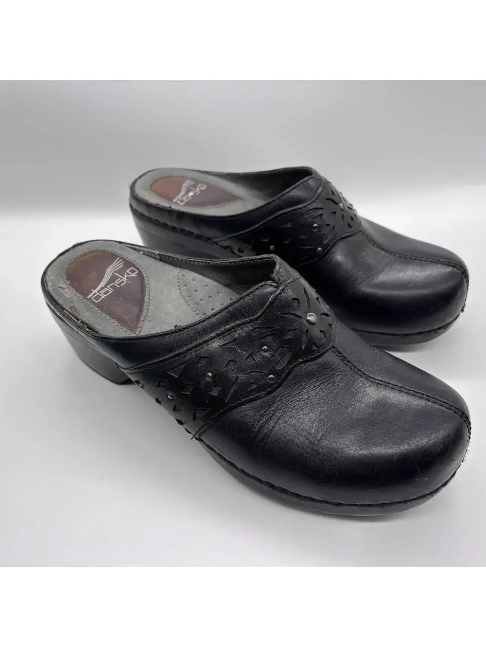 Dansko Shyanne Clogs Floral Laser Cut Details Women's Size 38 Black Slip On 7.5